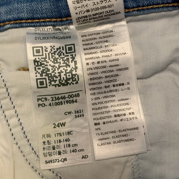 NWT Levi’s Classic Bermuda Denim Shorts, Cuffed Hem, Pin Stripes, Size 24W - Picture 9 of 15